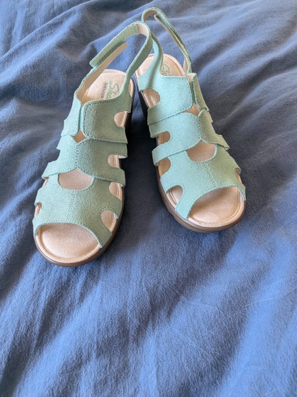 Skechers memory foam, peep toe, mint green, wedge sandals Size 8.5 NWT
